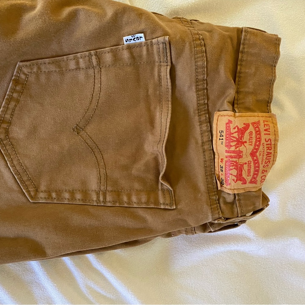 Levi’s brown